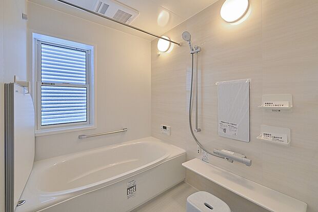 【クレストタウン八景水谷II　1号地　浴室】浴室暖房完備で冬場のヒヤッと感もゼロ。ヒートショック対策にも配慮された安心設計。