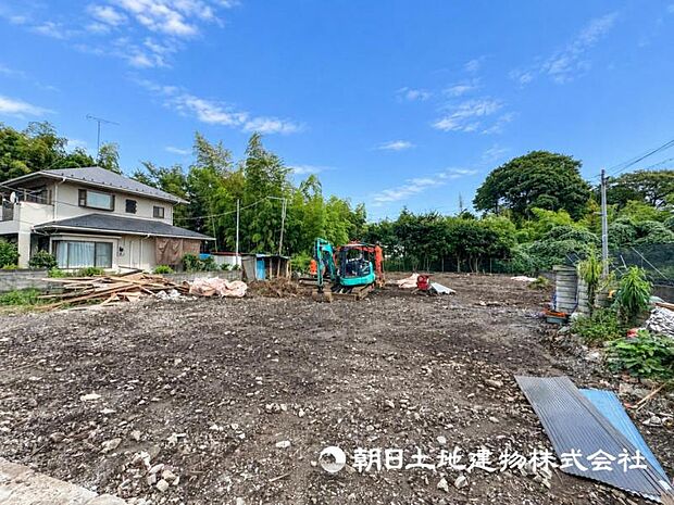 【外観】閑静な住宅地に馴染む落ち着いた色合いの贅沢な空間!!毎日のお散歩も快適な緑に恵まれたエリア!