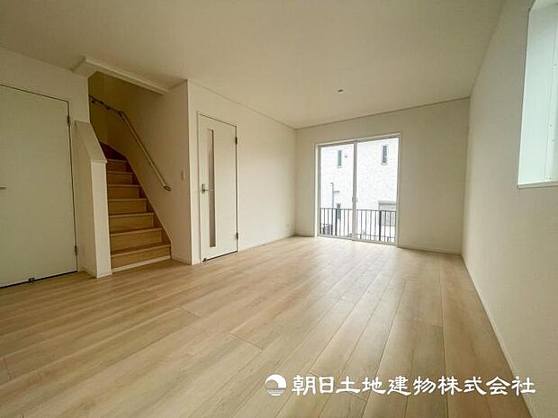 【現地写真】家族の顔が合わせられ、わが子の成長を見守られるリビングイン階段