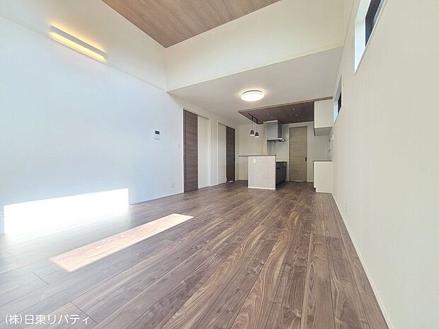 【LDK】ここから始まる「日常」はご家族にとって大切で貴重な時間となります。だからこそ少しでも豊かに、少しでも快適に。そんな想いから生まれた邸宅です。