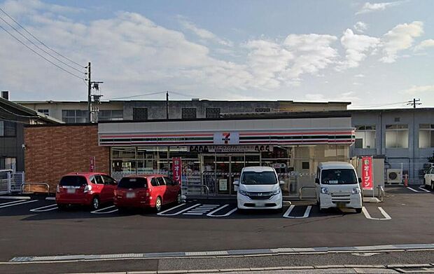 コンビニ(約738m)