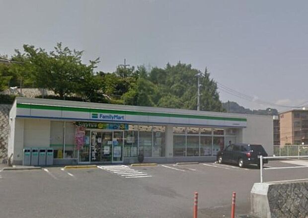 コンビニ(約495m)