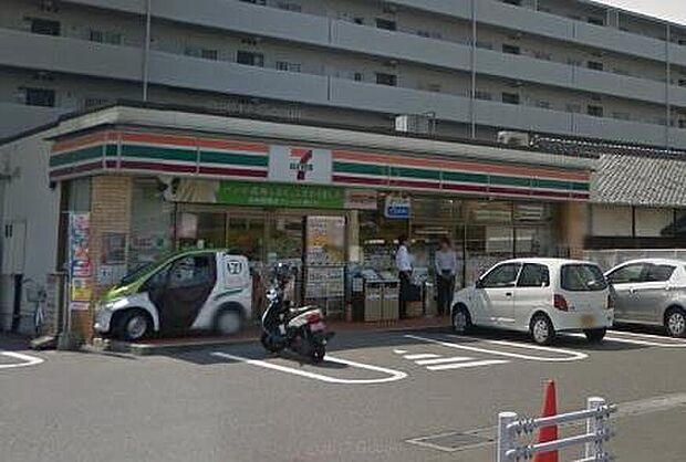 コンビニ(約649m)