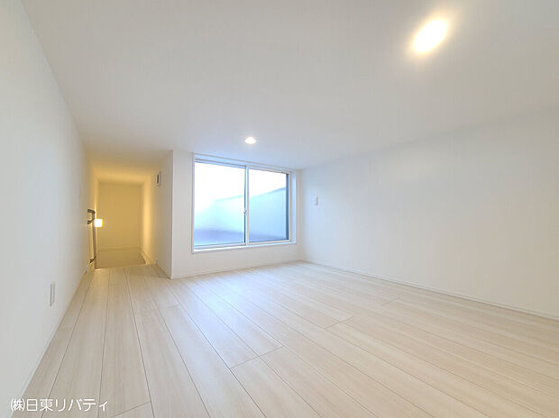 【No.2 フリースペース】ルーフバルコニーに繋がるフリースペース。季節物の収納やベビーゲートを付けて小さなお子様の遊び場、オーディオルームなど趣味のお部屋にも使えますね♪