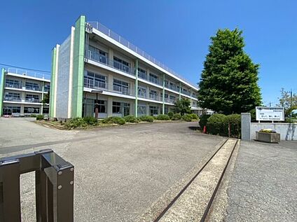 つくばみらい市立伊奈中学校 約4,400ｍ(車 約7分)