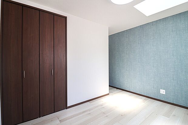 【【洋室】】プライベートな空間としてご活用いただけるお部屋!トップライトを設けて採光を確保しました!(写真撮影R7.8)