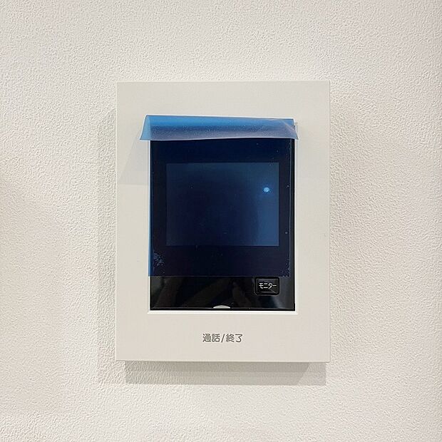 【【TVモニター付きインターフォン】】◆来客者を確認できるTVモニター付インターフォン。普段の生活時はもちろん、
お子様が一人でお留守番する際にも安心ですね!