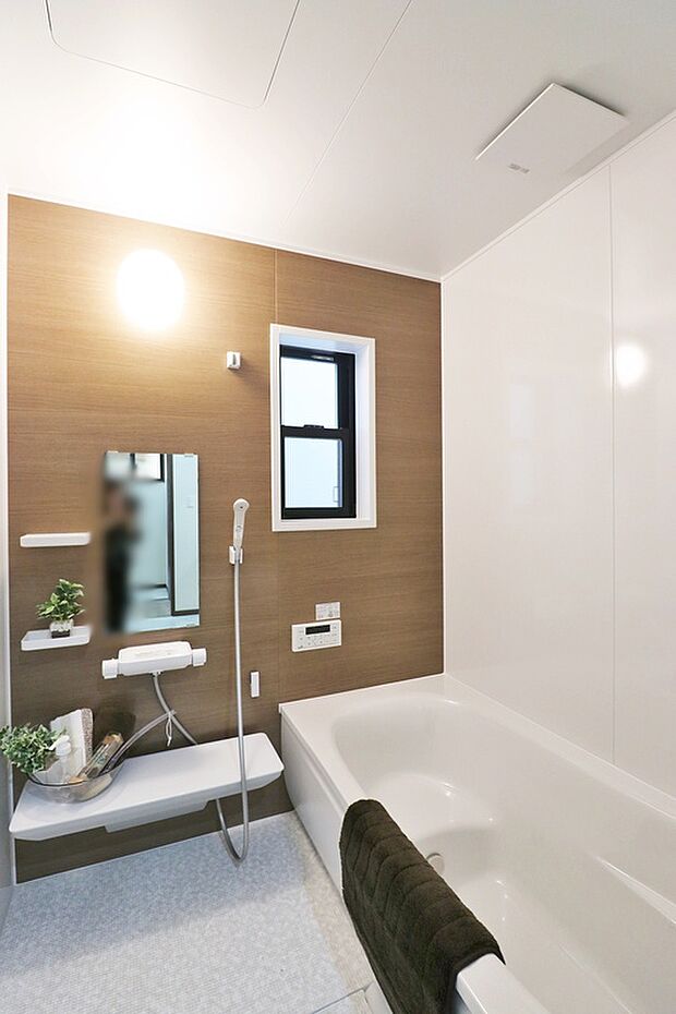 【施工例：浴室】１坪タイプの浴室は大人の方でもゆったり足が伸ばせるサイズです！