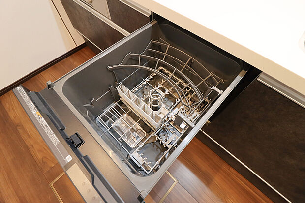 【●〇食器洗浄乾燥機●〇】■後片付けをサポート！食事後の家族のくつろぎタイムもゆっくりと過ごせます♪
■朝食準備や送り迎え…と忙しいママも大助かり！