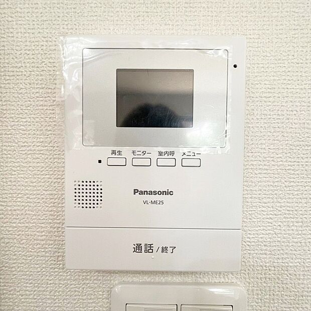 【【TVモニター付きインターフォン】】◆来客者を確認できるTVモニター付インターフォン。普段の生活時はもちろん、
お子様が一人でお留守番する際にも安心ですね!