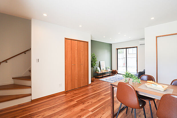 リビング階段なので、お子様が成長しても毎日顔を合わせることができ安心!(写真撮影R6.10)