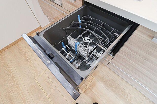 【【食器洗い乾燥機】】■後片付けをサポート!食事後の家族のくつろぎタイムもゆっくりともてます♪
■朝食準備や送り迎え…と忙しいママも大助かり!(写真撮影:R6.10)