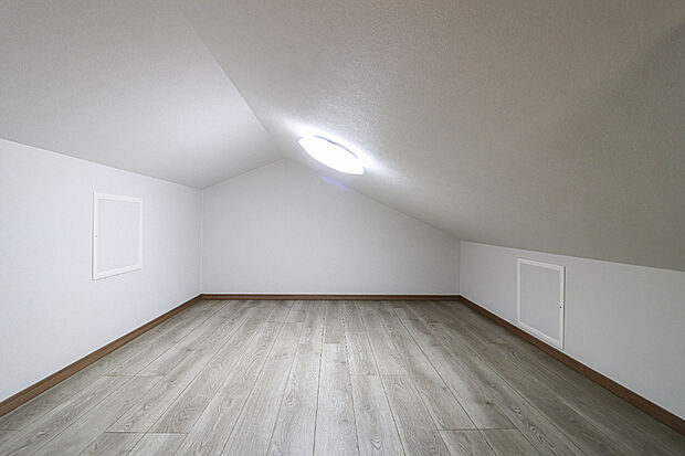 【【固定階段式ロフト】】プロジェクターを置いてお家シネマも出来ます♪(写真撮影R7.3)