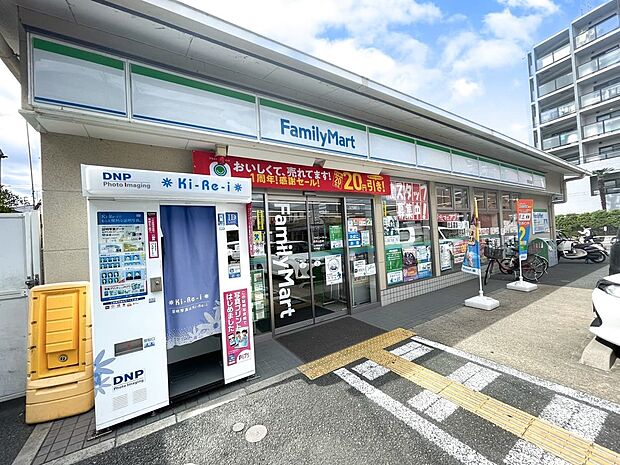 ファミリーマート西京山田店 