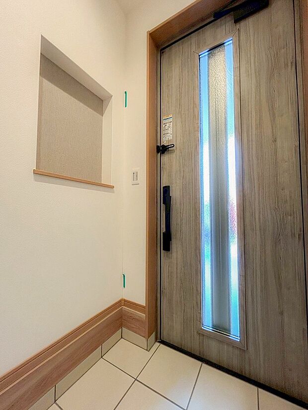 【玄関】(写真撮影:2025年10月)