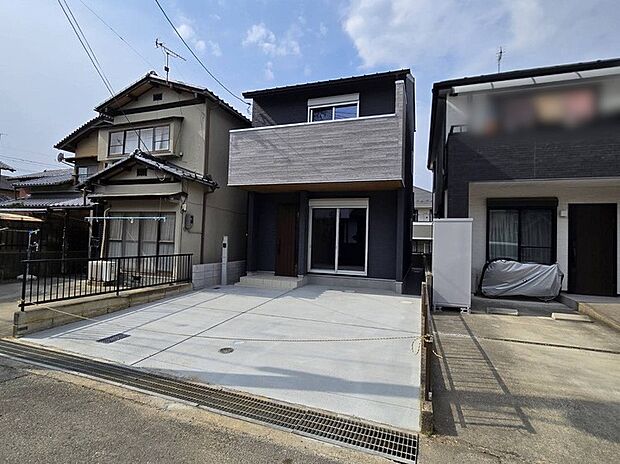 【【外観】】明るい陽射しが射し込む心地良い空間です♪