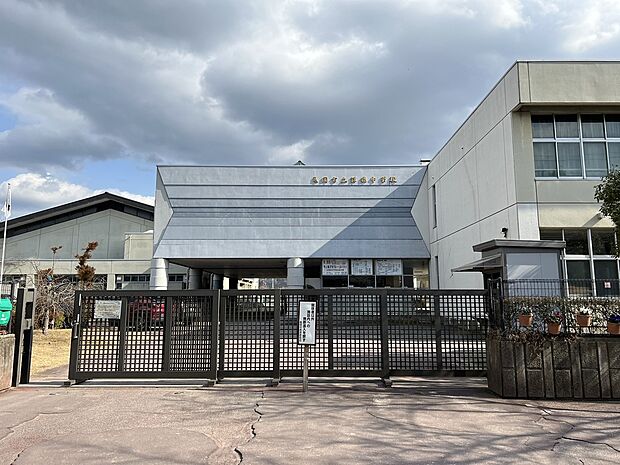 詳徳中学校(約1,589m)