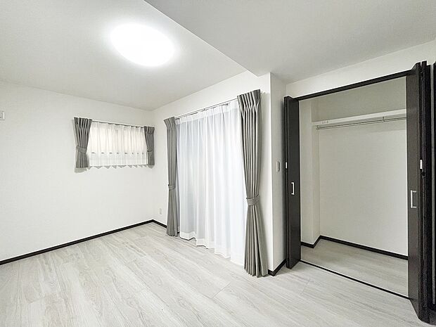 【【ドリームタウンシリーズ施工例：洋室】】落ち着きがある主寝室や遊び心と可愛らしさが共存した子ども部屋など毎日過ごすプライベートな居室を寛げる空間に。