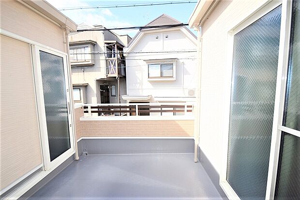 【【ドリームタウンシリーズ施工例：バルコニー】】洋室からはバルコニーが繋がっているため、お布団をラクに干すことができますね！