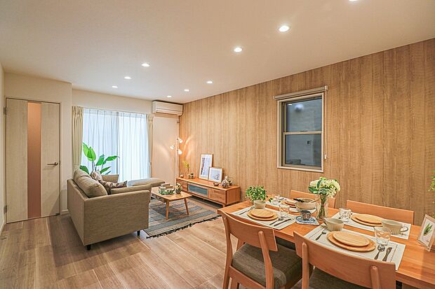 【【ドリームタウンシリーズ施工例：リビング】】落ち着きがある主寝室や遊び心と可愛らしさが共存した子ども部屋など毎日過ごすプライベートな居室を寛げる空間に。