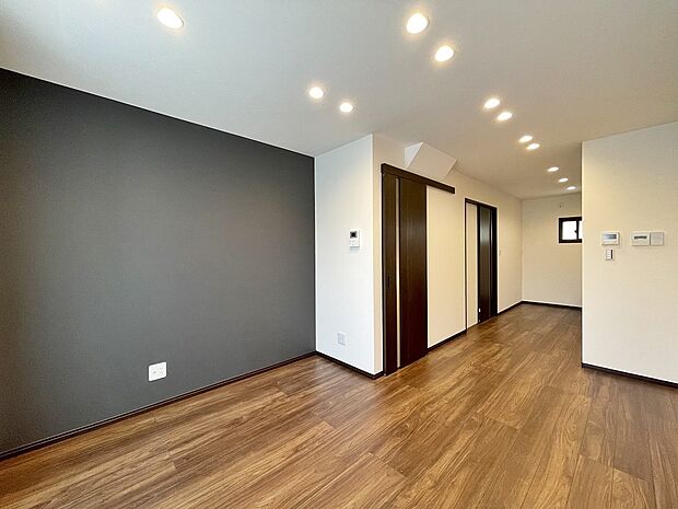 室内にいても、たっぷりの陽光と爽やかな風を感じて頂ける、開放感あふれるリビングです。