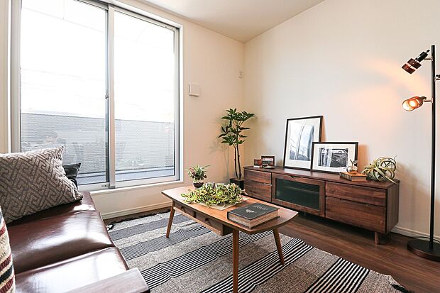 ２階リビングは陽当たり、風通し共に良好でご家族みんなで過ごす空間をより心地良くしてくれます！