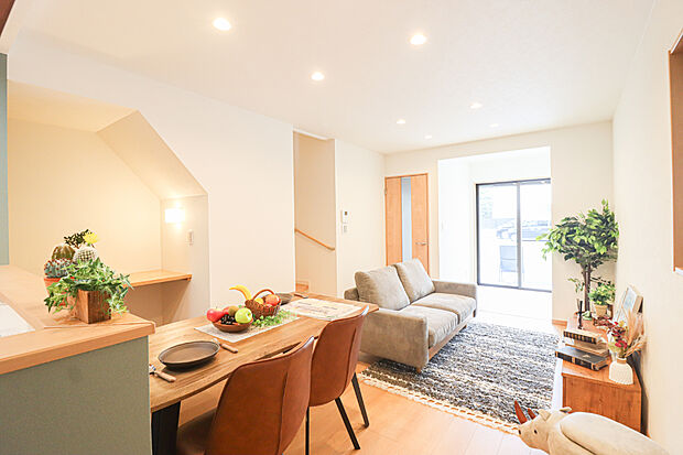 【【ドリームタウンシリーズ施工例】】様々なインテリアスタイルに合わせて家具を配置したモデルハウスへご案内いたします。