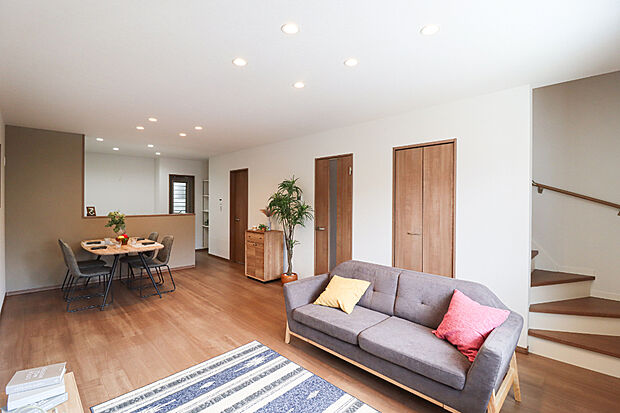 【【ドリームタウンシリーズ施工例:リビング】】\弊社の新築施工例です/「実際にどんな仕様の建物が建つの?」そんな方!モデルハウスへご招待致します!