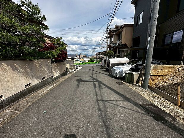 【現地前道写真】【来場予約受付中】お仕事帰りなどでもお気軽にお電話でご相談ください♪