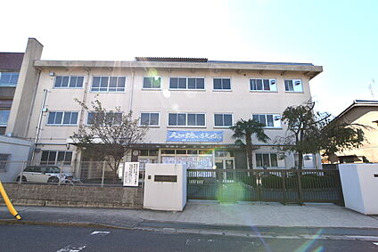 勝山中学校 約750ｍ(徒歩10分)