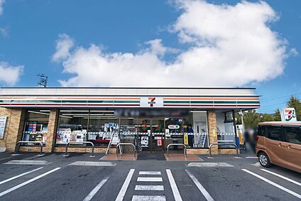 セブンイレブン向日鶏冠井町店 約196ｍ