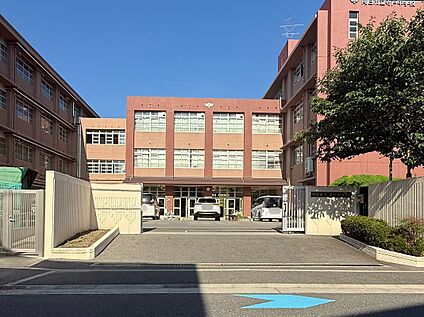 寺戸中学校 約500ｍ