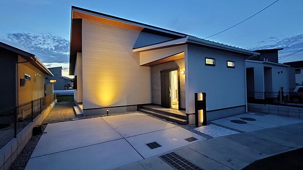 家族とゲストの笑顔が「集う」平屋住宅