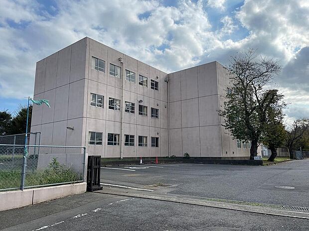 富里市立富里小学校（約1,500m）
