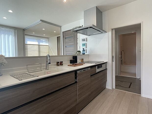 【水まわり動線】キッチンと洗面脱衣室が隣接した間取りです。(2025年3月撮影)