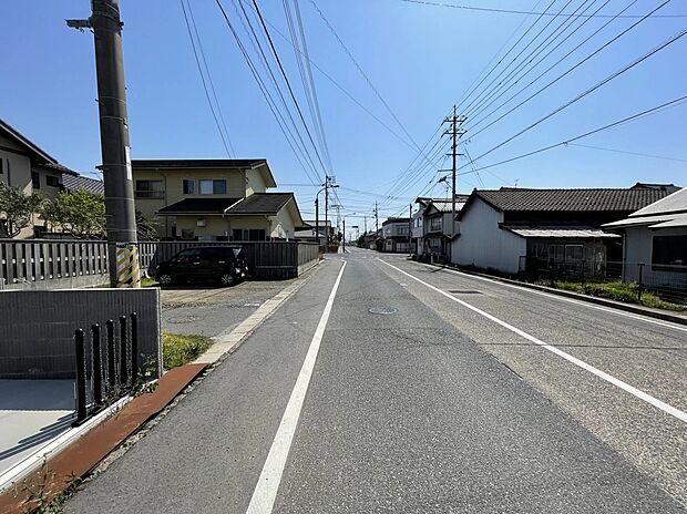 分譲地入口西向きです。見学予約受付中です♪(撮影年月日:2025.4.26)