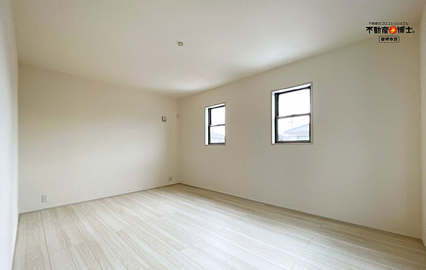 【洋室】2階には洋室が3部屋あります。それぞれ主寝室や子供部屋に割り振ることができます。