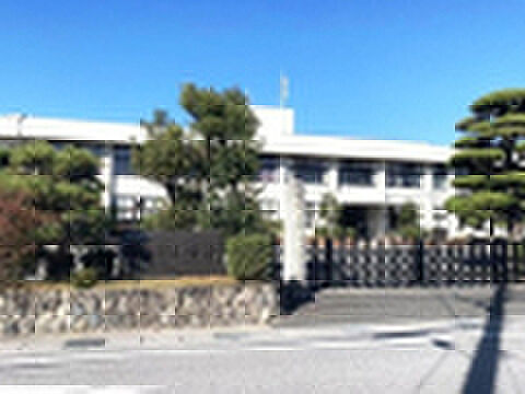愛知川小学校(約1m)