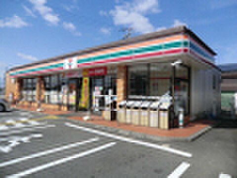 セブンイレブン 愛荘町市店(約1m)