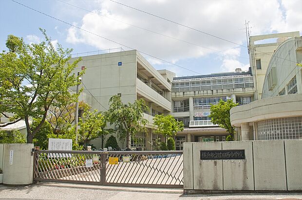 荏田西小学校（約400m）