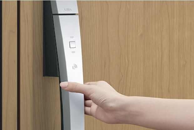 【システムキー】リモコンキーをバッグに入れておけば、ドアに近づくだけで解錠する、ノータッチスタイル。タッチモードへの切替も可能です。