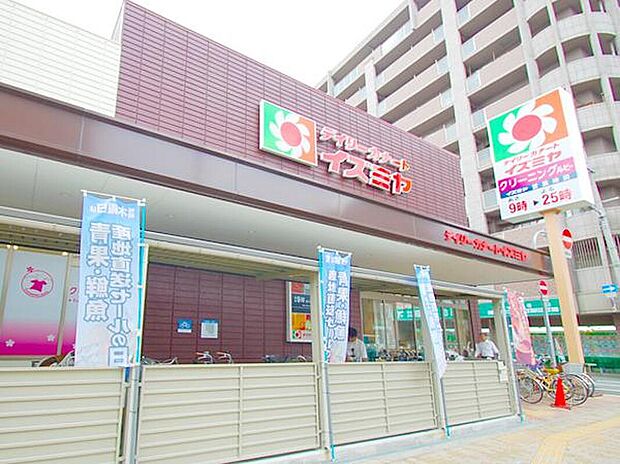 デイリーカナートイズミヤ深江橋店まで700m 徒歩9分。大阪市を中心に関西圏に展開があるスーパーです。食料品・日用品などの取扱いがあります。/営業時間:9:00～23:00。