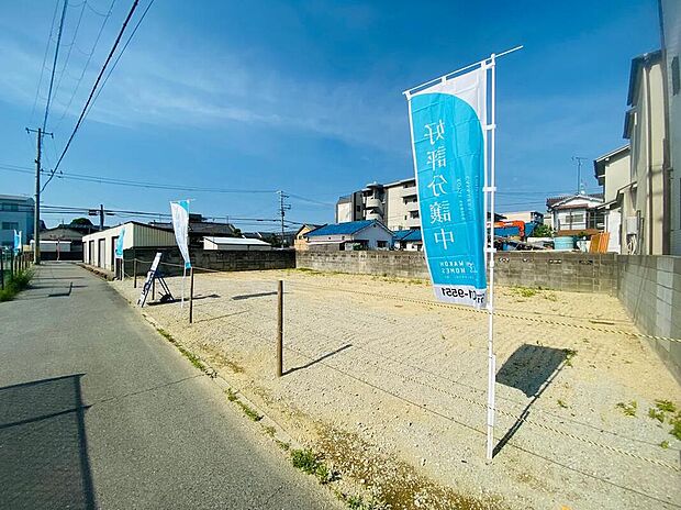 【現地土地写真】
6・7号地の写真です。両区画とも敷地全体を有効に活用できる整形地◎見通しの良い直線道路に面しています。