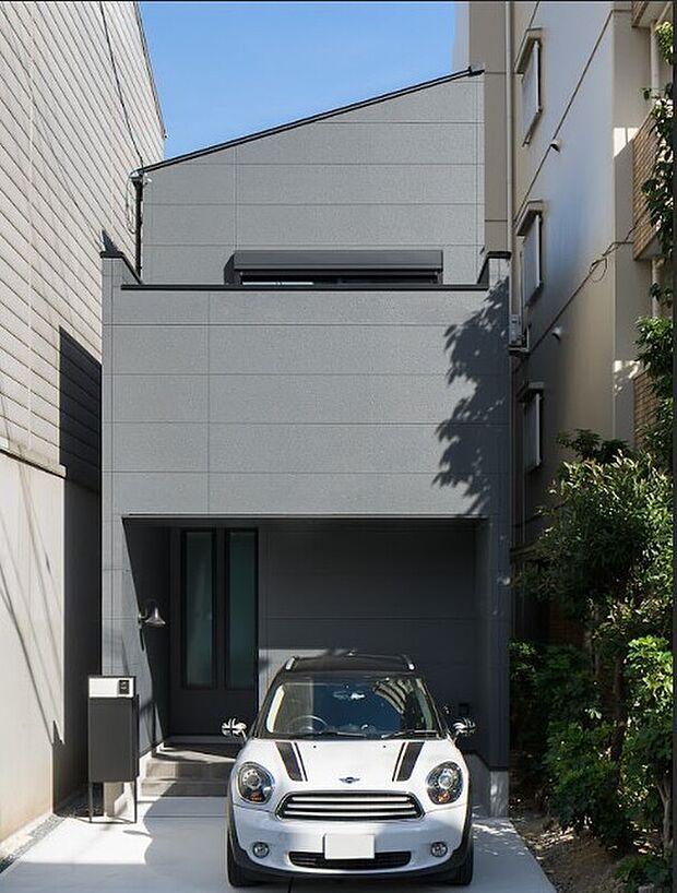 【現地写真】
複数沿線利用可能な、交通利便性の高さが魅力の立地です。敷地を余すことなく有効活用した間取りプランで、収納豊富な「4LDK」の住まいを実現！こだわりの設備仕様も魅力です。