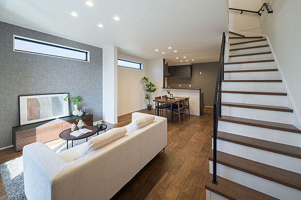 【1号地/LDK】
教育施設が徒歩10分圏内に揃う、子育て世帯に嬉しいロケーション。周辺環境とあわせて、是非現地をご見学ください。お問い合わせをお待ちしております。