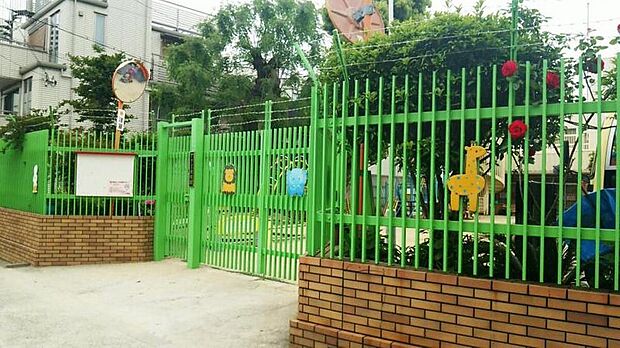 【学校法人年木学園 アケミ幼稚園(約71m)】
徒歩1分。少人数のアットホームな幼稚園です。英語やピアノ教室などの課外教育が充実。自然に触れながら楽しく過ごすことができる広い園庭が設けられています。