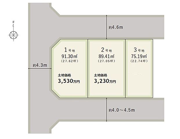 【前面道路を含む現地写真】
角地を含む全3区画の前面道路は幅員約3.7m～約4.6m。周辺は平坦地のため、車や自転車などの移動もスムーズに。買い物施設、総合病院が徒歩7分圏内と利便性の高さが魅力。