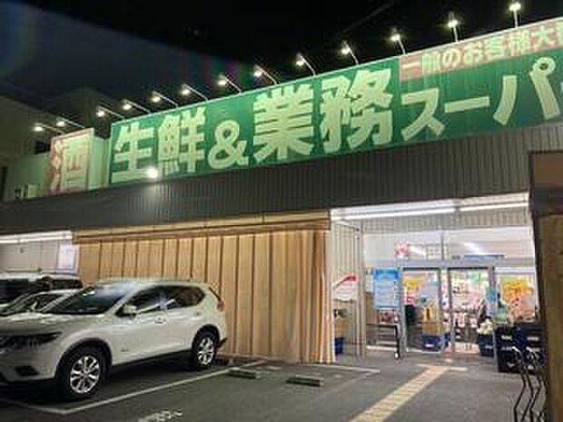 【生鮮&業務スーパー ボトルワールドOK 南武庫之荘店】
徒歩3分(約170m)。青果・精肉などの生鮮食品をはじめ、消耗品や酒などの販売が行われています。/営業時間 9:00~21:00