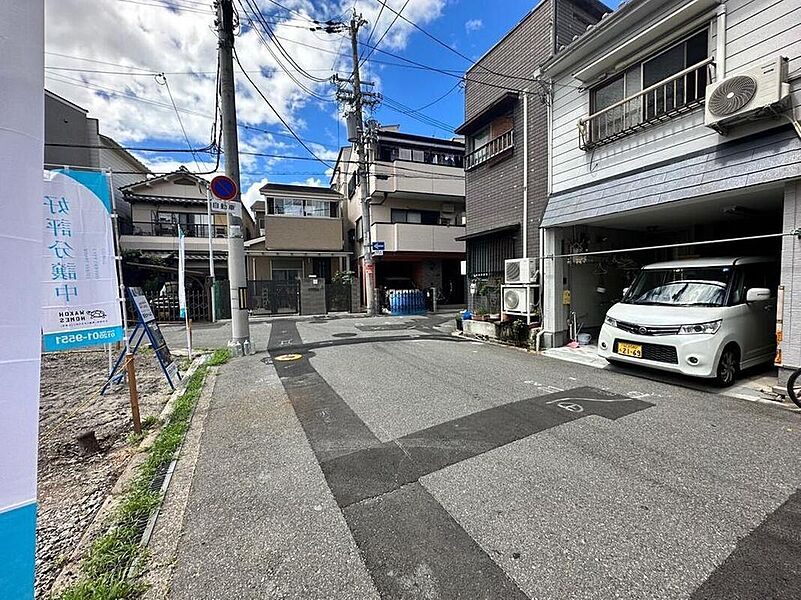 【前面道路含む現地写真】