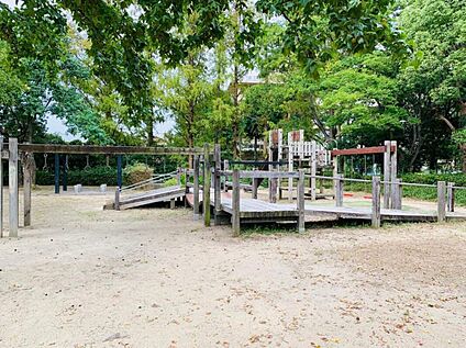 栗山公園 約350m(徒歩5分)